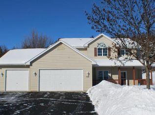 722 Debbie Ct, Carver, MN 55315