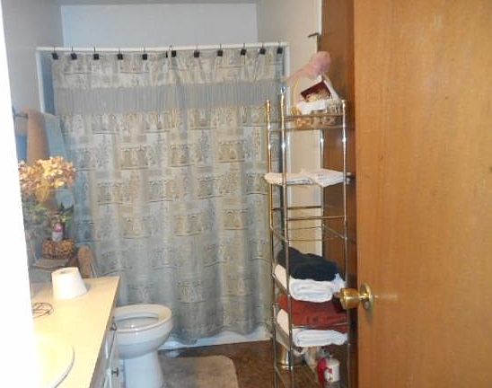 5th image of 2604 S Taft St