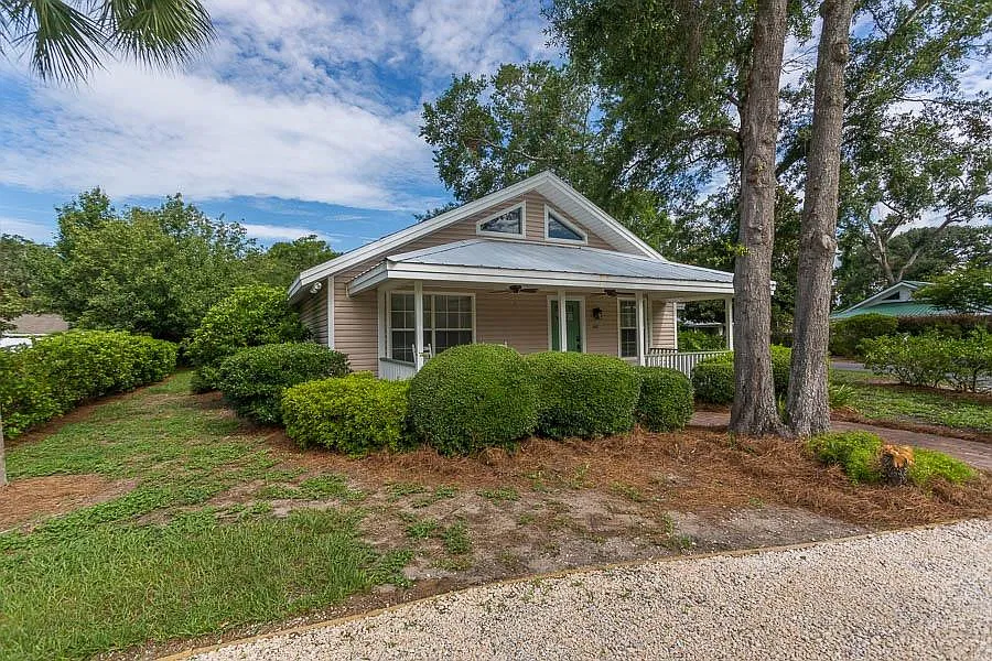 662 Wilson Cir — Photo 2