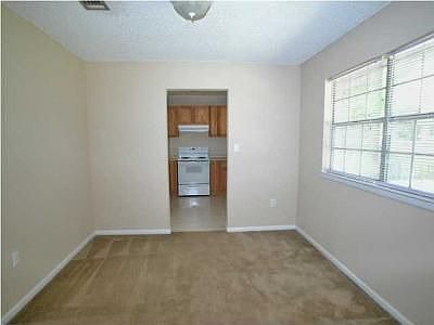 4th image of 16 Lakeview Dr