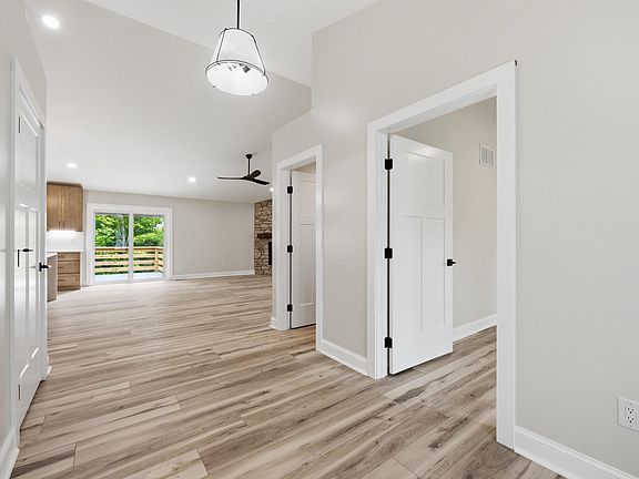 3rd image of 931 Country Club Dr