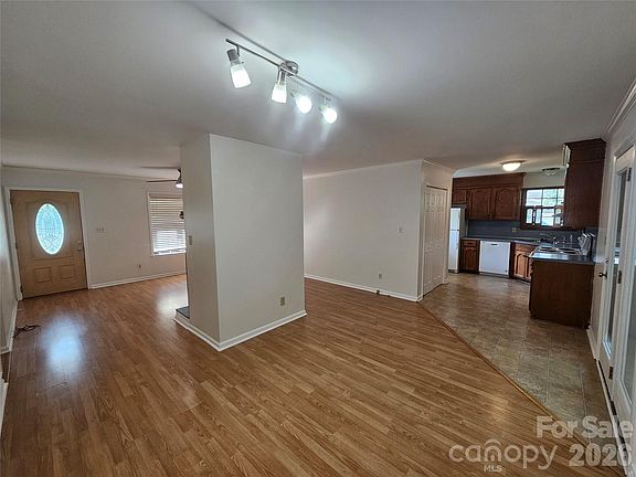 4th image of 1926 Pinevalley Rd