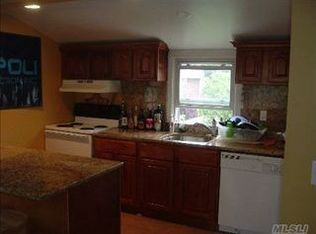 421 Burkhard Ave, Williston Park, NY 11596