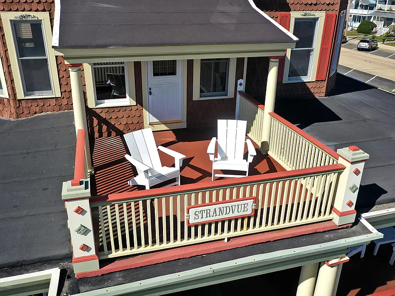 19 Ocean Ave — Photo 34