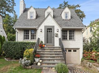 8 Shadow Ln, Larchmont, NY 10538