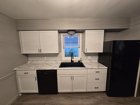 2nd image of 1117 Fraser St
