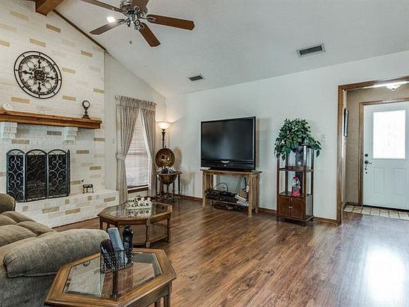 5th image of 1889 Hillcrest Dr