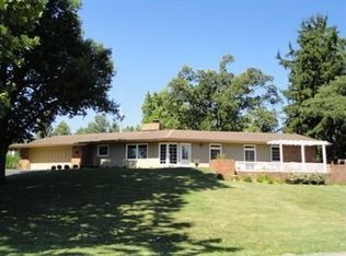 316 N Walnut St, Mount Vernon, MO 65712