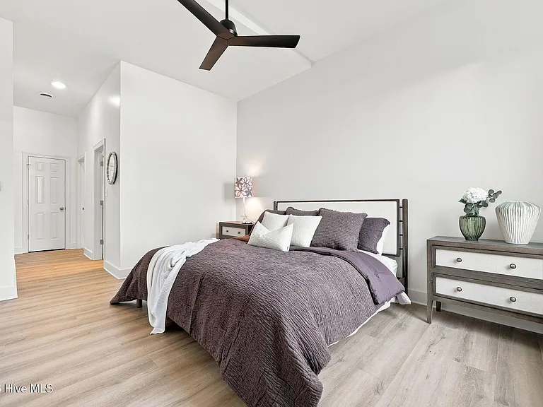 122 S Market St #1 — Photo 23