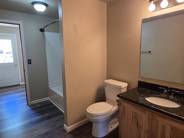 941 Colonial Rd — Photo 18