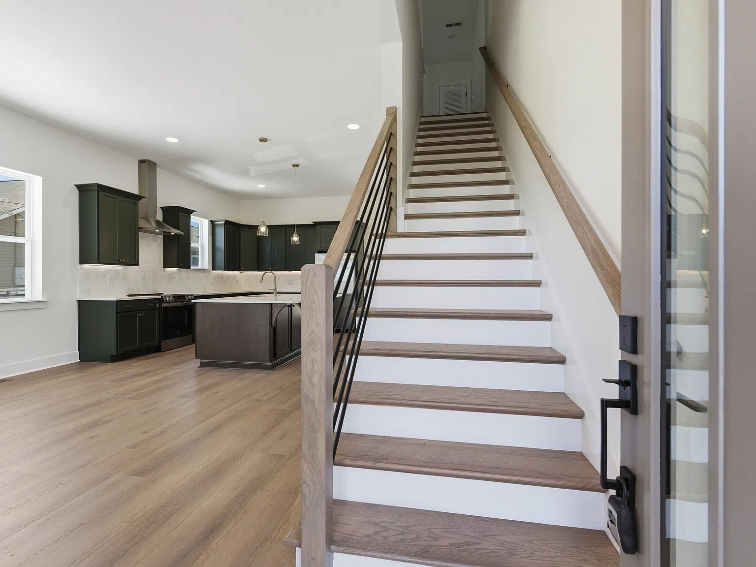 4 bed, 4.5 bath, 2909 sqft, $2,800 — Photo 4