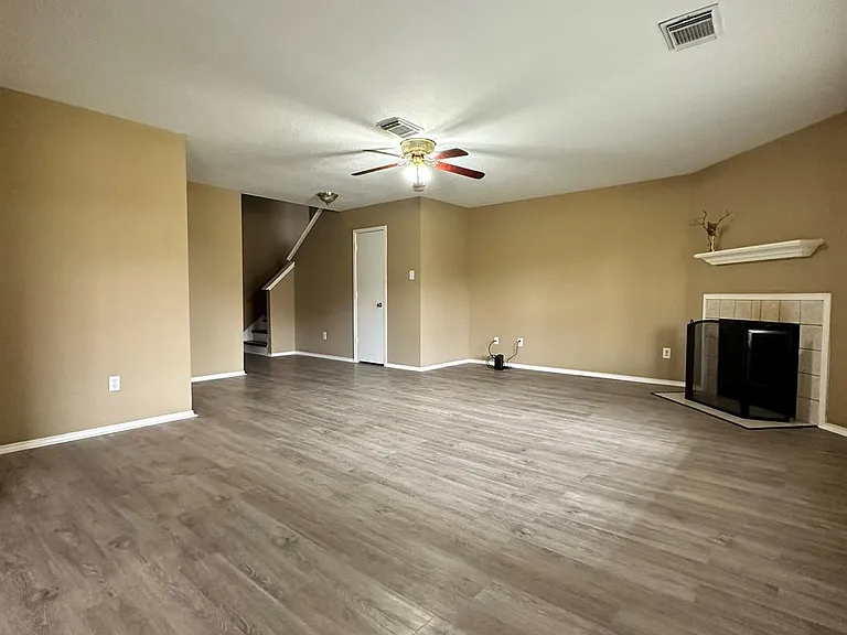 6910 Bayou Crest Dr — Photo 3