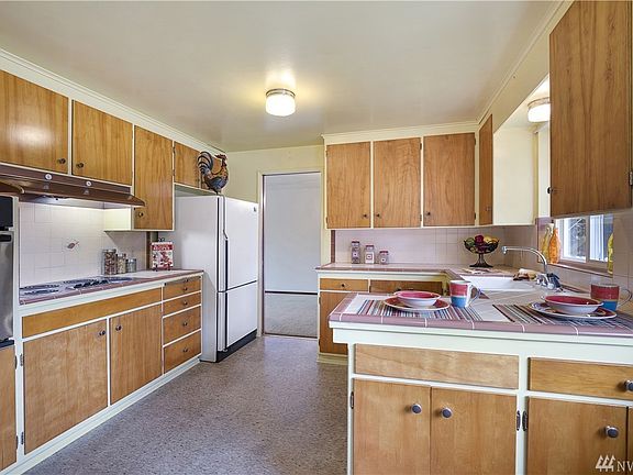 4th image of 20304 N Park Ave N