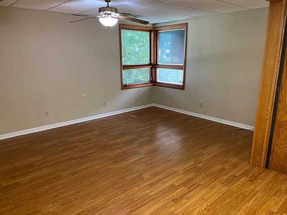 4th image of 305 E Chestnut St APT B
