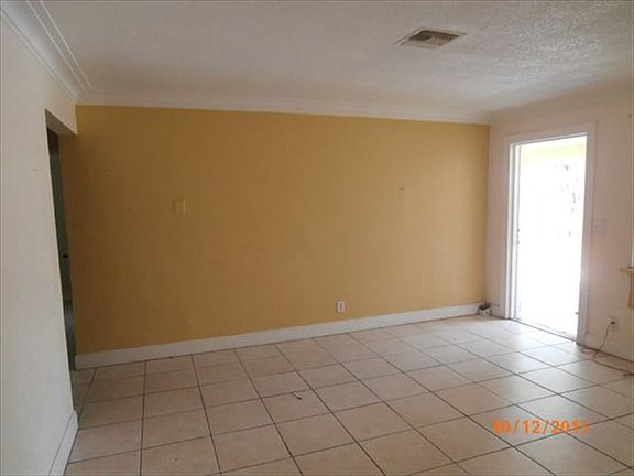 3rd image of 118 NE 6th Ave
