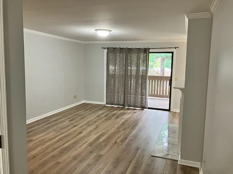 119 Hillsboro Pl — Photo 3
