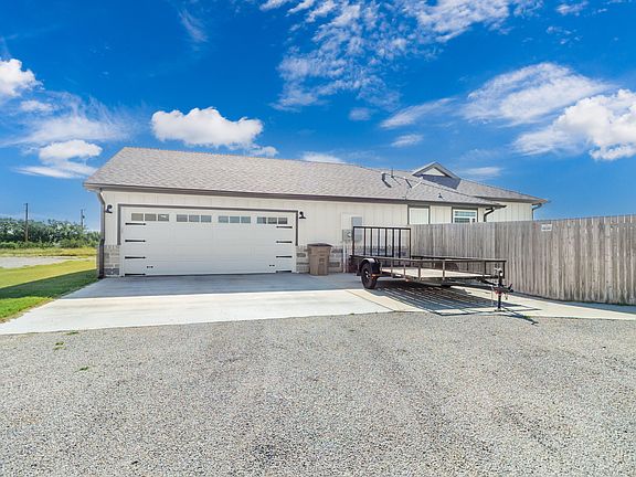 4th image of 3533 Encino Dr