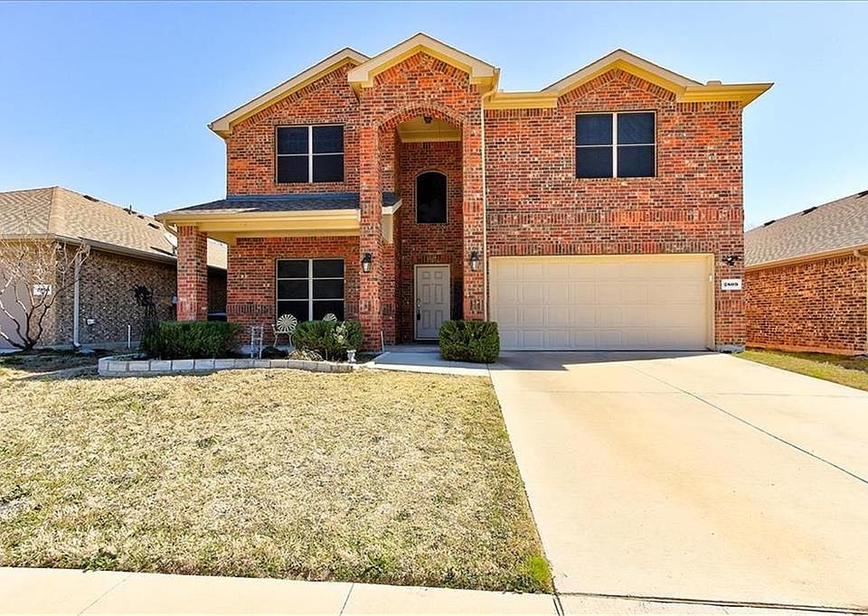 1st image of 2809 Leslie Ln