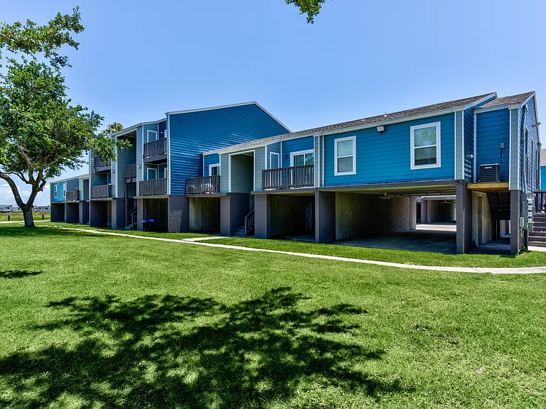 Bay Shore Apartments — Photo 10