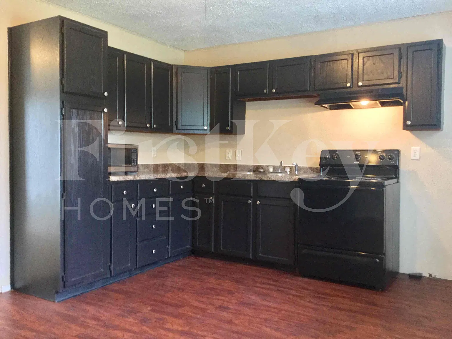 3 bed, 1.0 bath, 864 sqft, $1,450 — Photo 2
