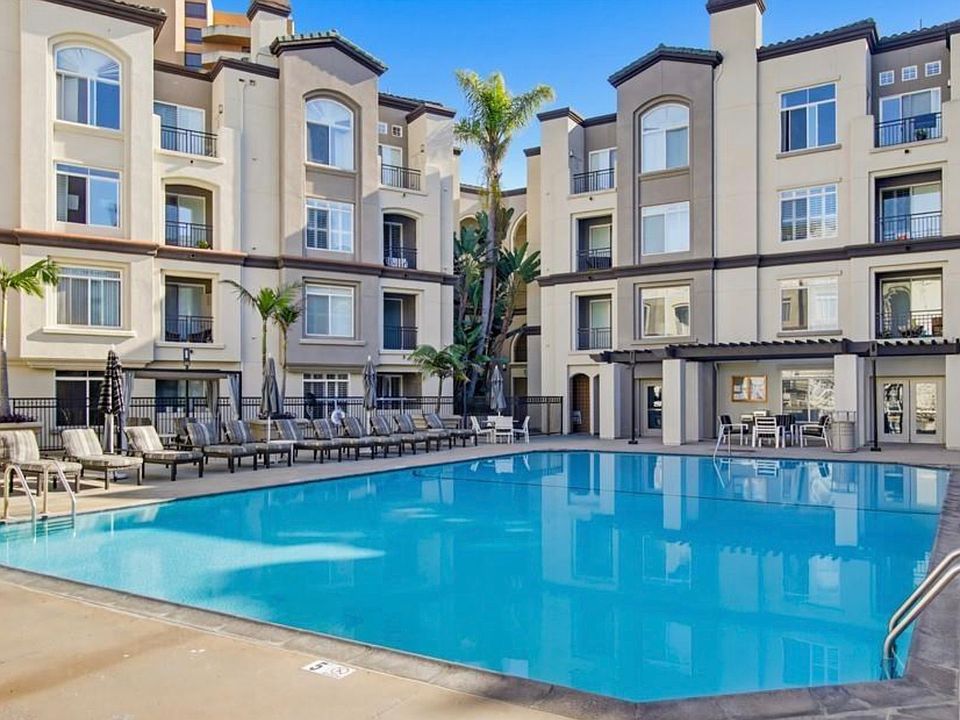 1st image of 4212 Regents Park Row #206