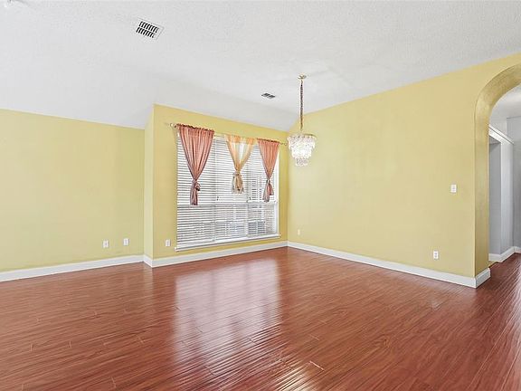 4th image of 6918 Country Club Dr