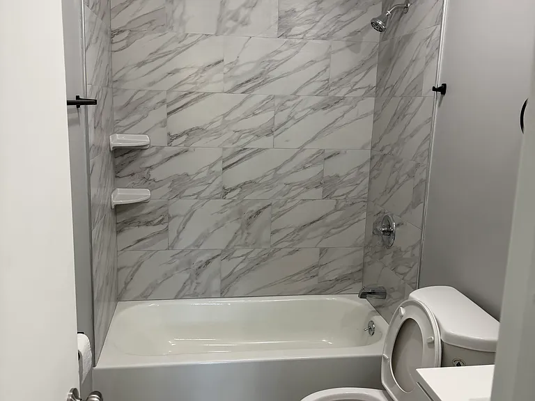 438 N Park Ave #12 — Photo 1