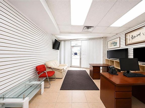 3rd image of 340 Kings Hwy
