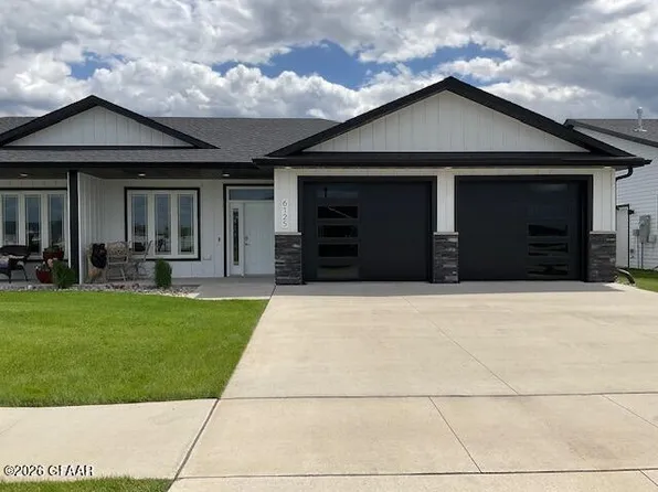 6125 Magnolia Dr, Grand Forks, ND 58201