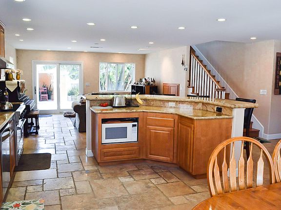 4th image of 4028 Maple St