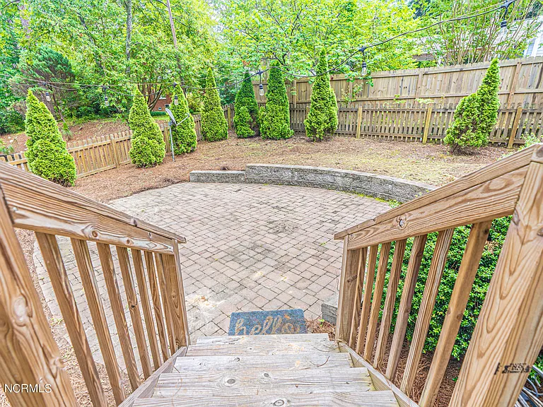 465 Crestview Rd — Photo 17