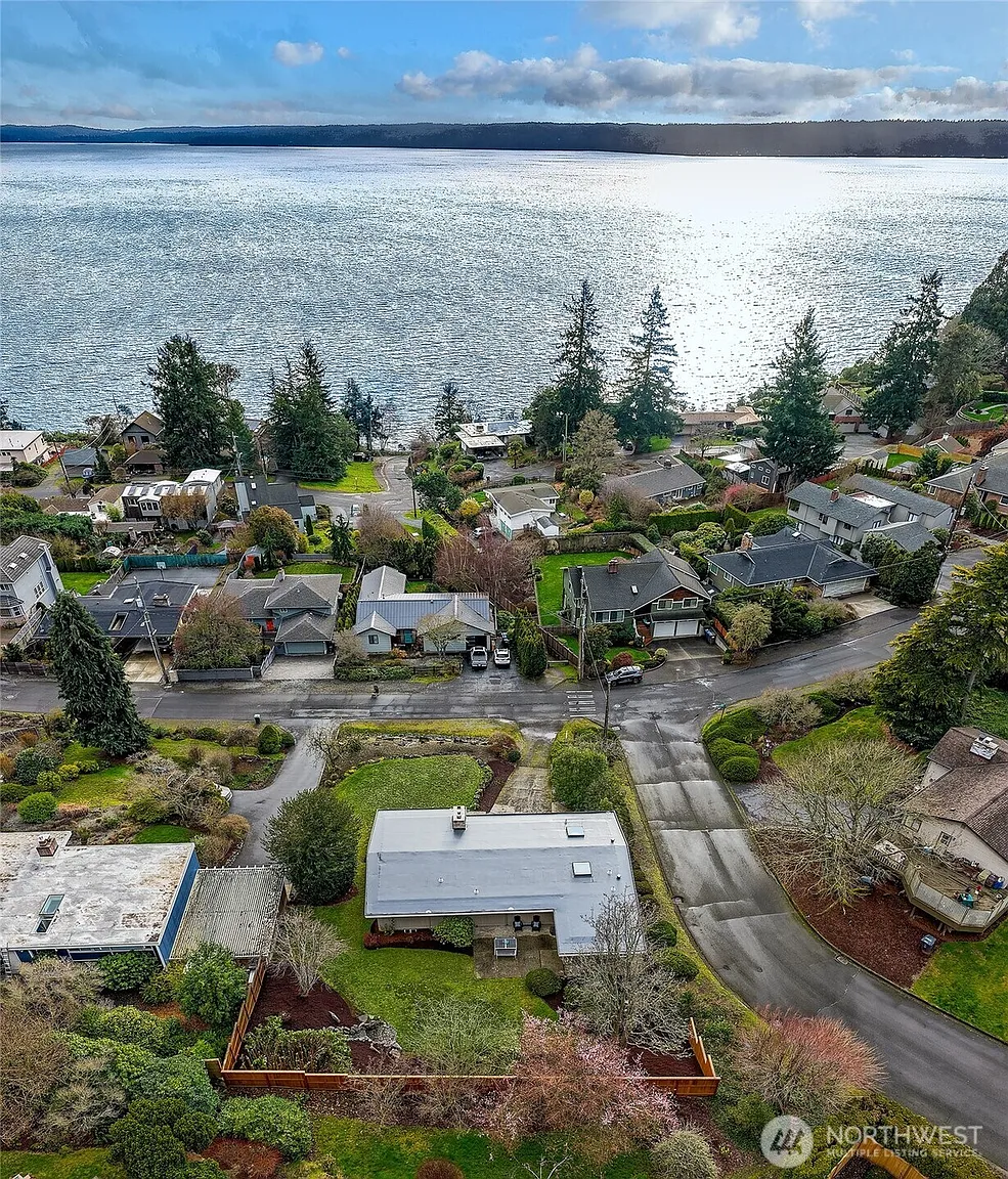 12108 Marine View Drive SW photo 1