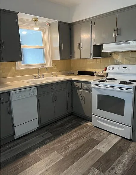 130 W McConnell Ave — Photo 6
