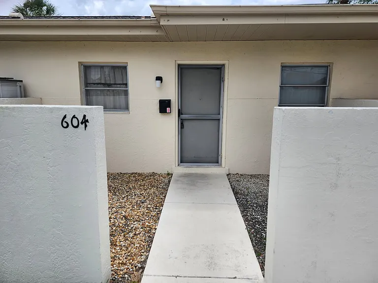 604 Joel Blvd — Photo 1