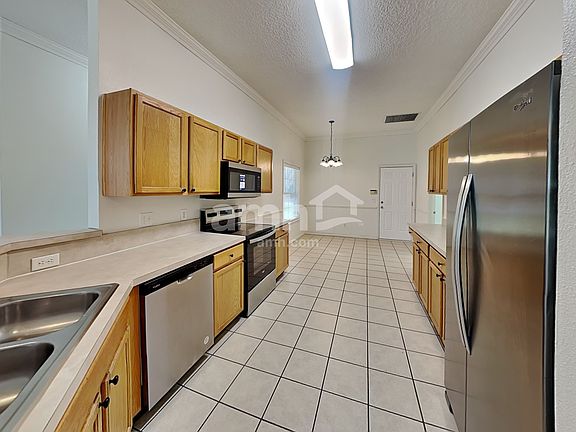 4th image of 224 N Lake Cunningham Ave