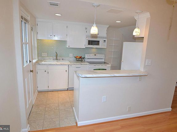3rd image of 3089 S Abingdon St