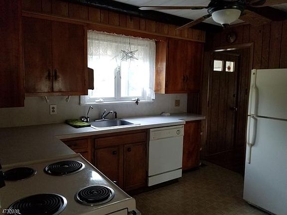 3rd image of 343 Aurora St