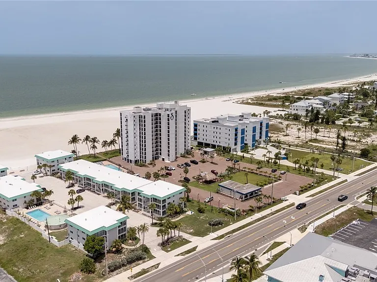 6500 Estero Blvd #H302 — Photo 20