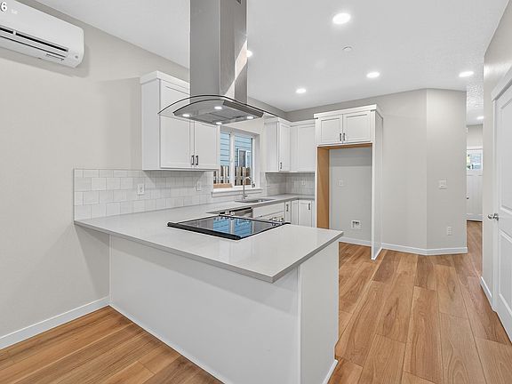 5th image of 9265 E Burnside St