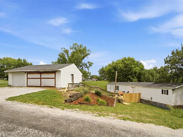 8456 Outer Dr, Dexter, IA 50070