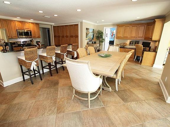 4th image of 235 Bluff View Dr