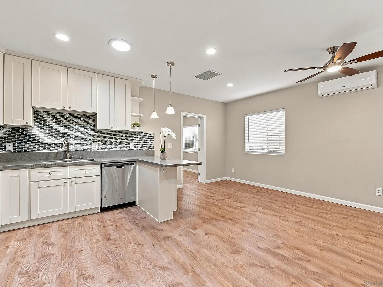 1 bed, 1.0 bath, 682 sqft, $2,950 — Photo 2