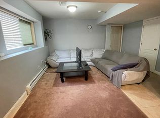 494 Pendale St #1R, Staten Island, NY 10306