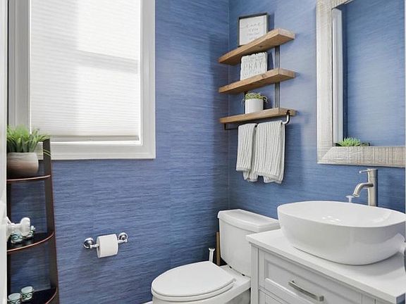 4th image of 44642 Petersham Dr