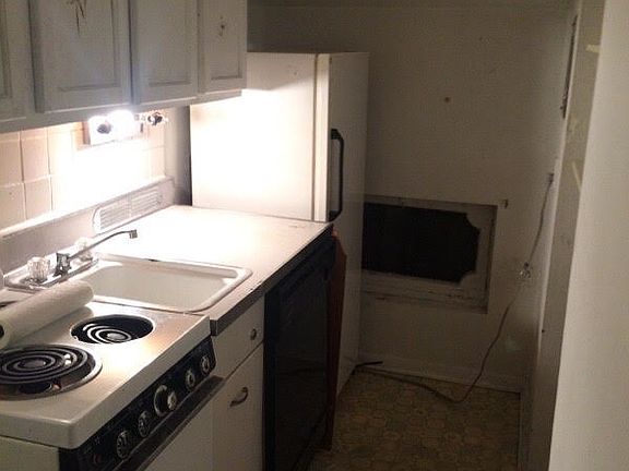 3rd image of 1076 Neil Ave APT 3C
