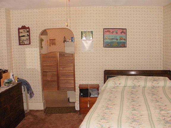 4th image of 952 Whicher St