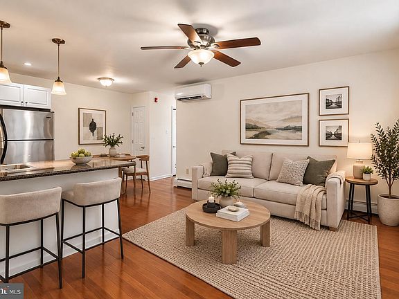 2nd image of 2531 Lombard St #1S