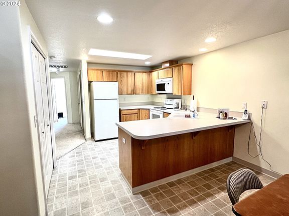 3rd image of 11543 NE 32nd St