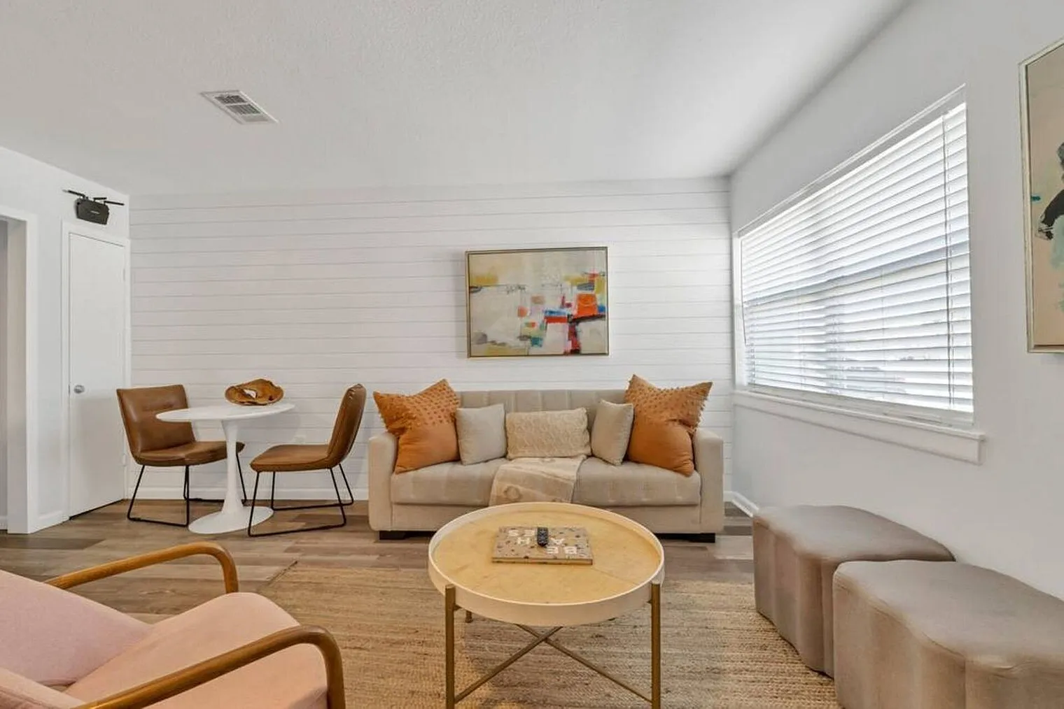 2 bed, 1.0 bath, 5834 sqft, $1,846 — Photo 2