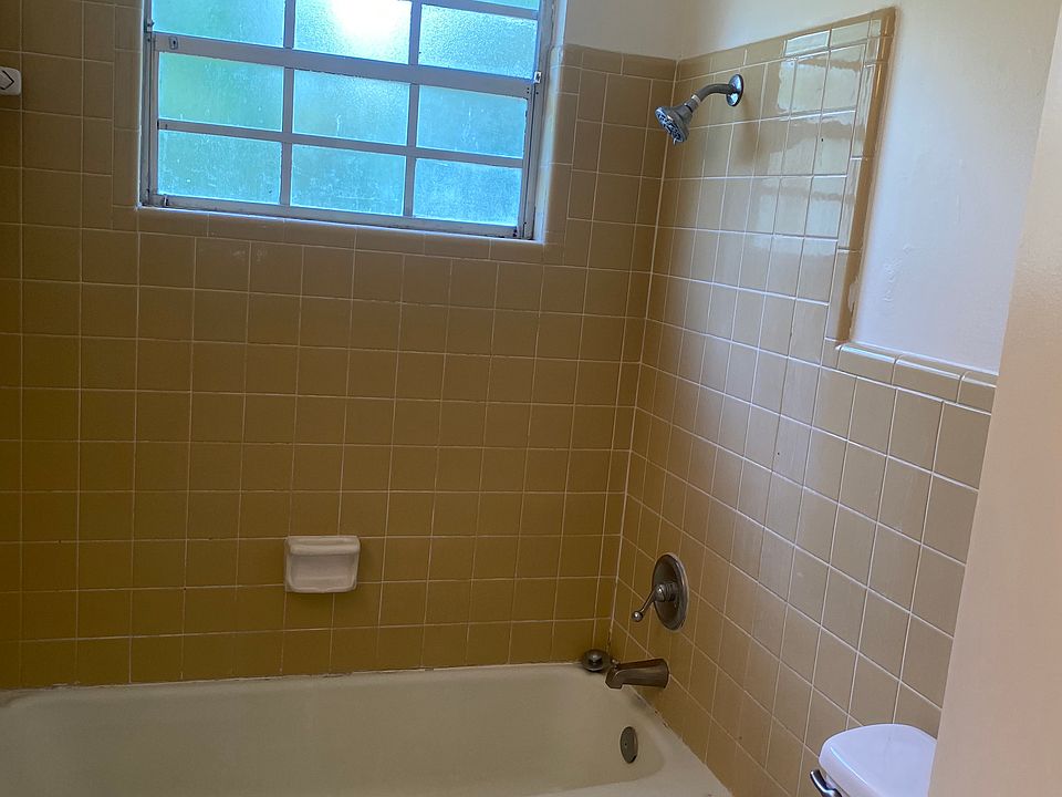 Upstairs full bathroom